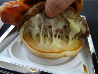 Illustration for article titled In Japan, McDonald's Just Released a $10 Quarter Pounder